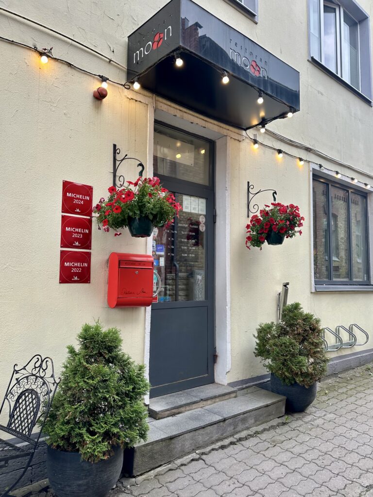 Moon Sisäänkäynti