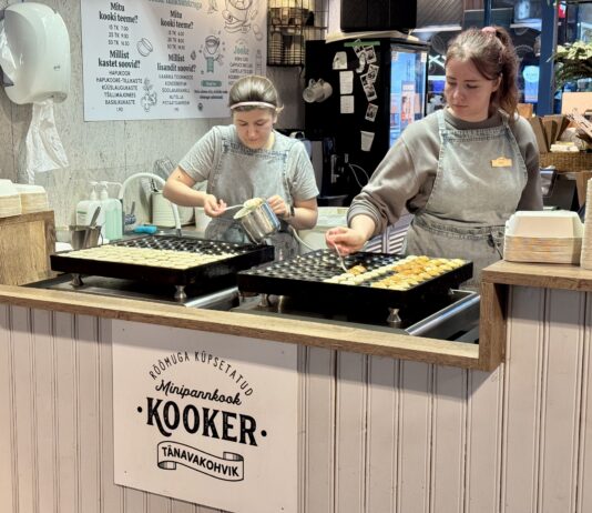 Kooker Balti Jaaman Torilla: Minipannukakut Tallinnassa Kooker Minipannukakut Balti Jaaman Tori 2