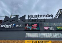 Mustamäe Keskus: Kaupunginosan Oma Kauppakeskus Mustamäe Keskus 71